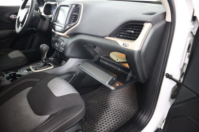 Used 2014 Jeep Cherokee Latitude w/ Cold Weather Group AWD/4WD image 54