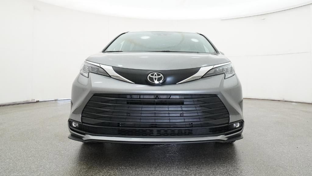 New 2026 Toyota Sienna XLE FWD image 31