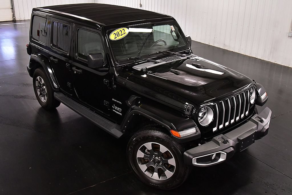Used 2022 Jeep Wrangler Unlimited Sahara w/ LED Lighting Group AWD/4WD image 11