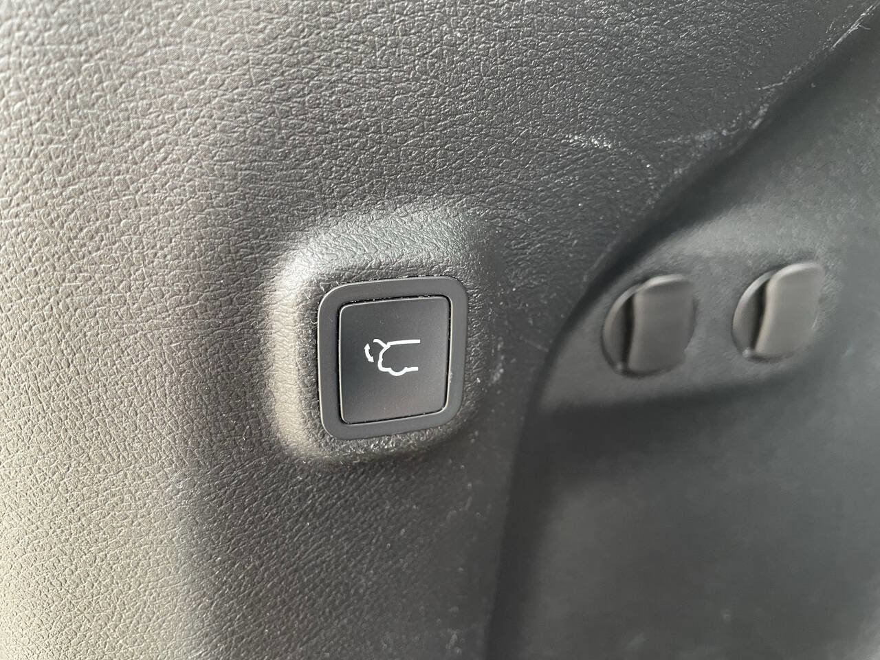 Used 2020 Jeep Cherokee Limited image 14