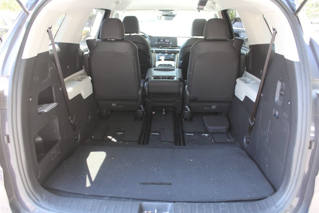 Certified 2024 Kia Carnival LX FWD image 13