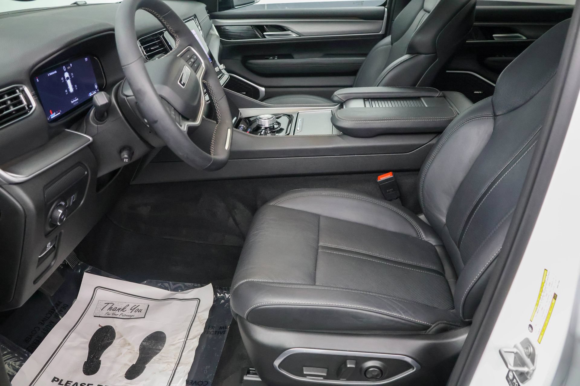 Used 2025 Jeep Wagoneer L Series II w/ Premium Group I AWD/4WD image 5