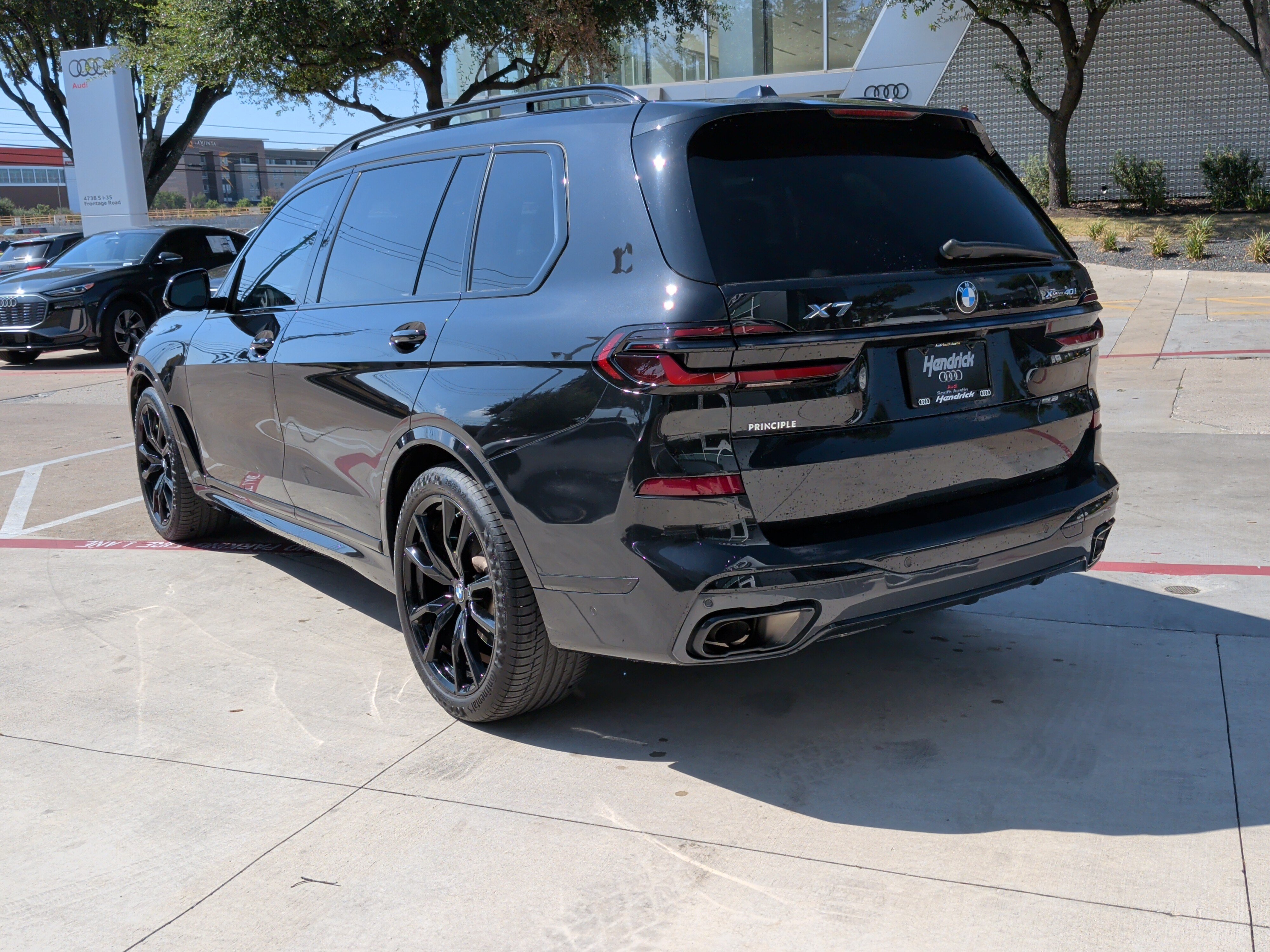 Used 2024 BMW X7 xDrive40i w/ M Sport Package AWD/4WD image 8