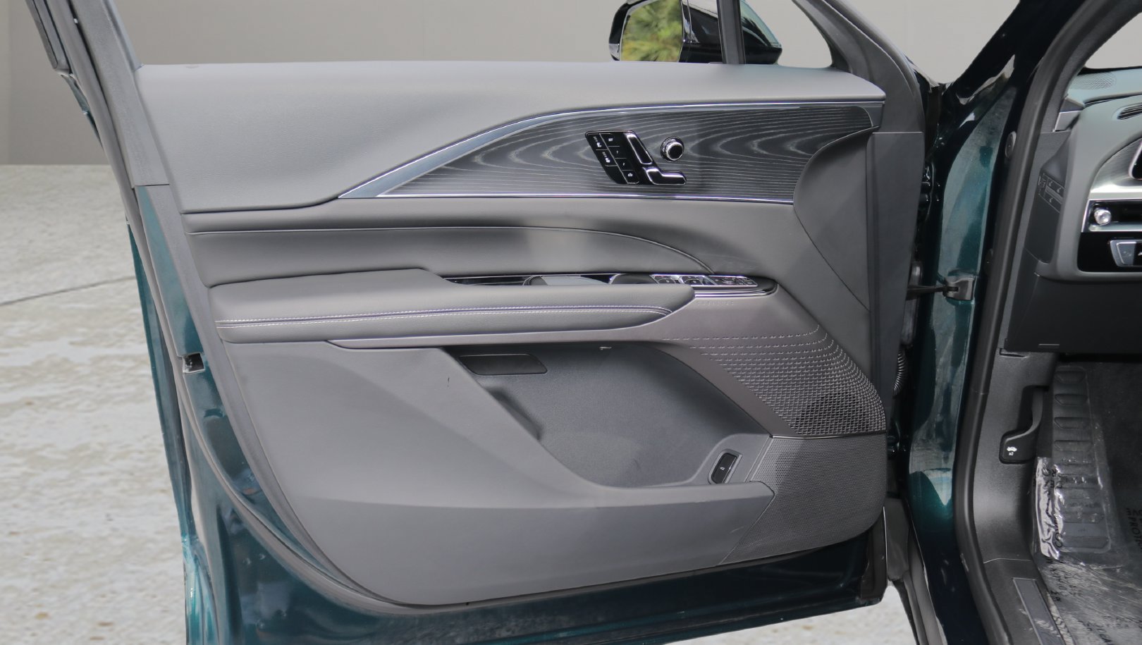 Certified 2025 Cadillac Lyriq Luxury RWD image 9