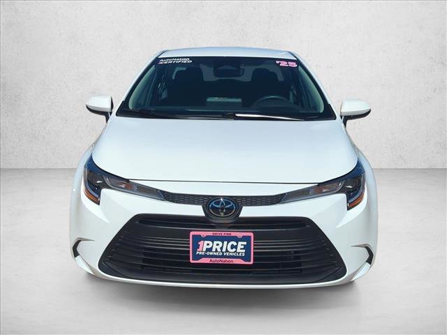 Used 2025 Toyota Corolla LE image 2