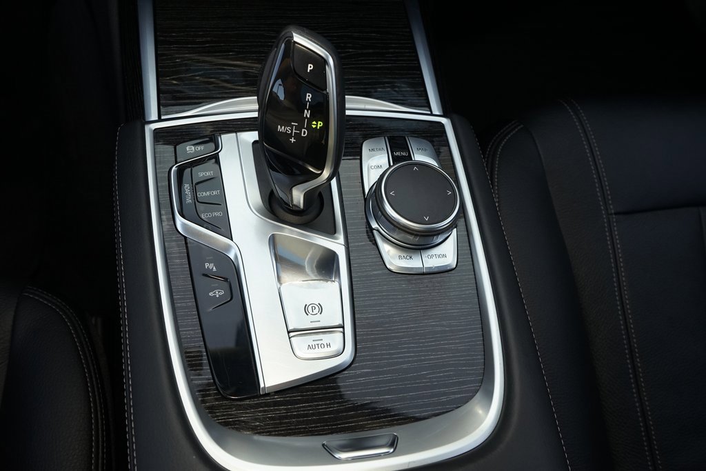 Used 2018 BMW 740i image 11
