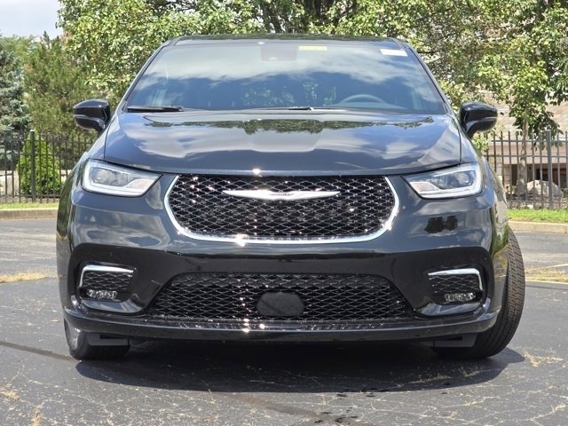 New 2026 Chrysler Pacifica Select image 2