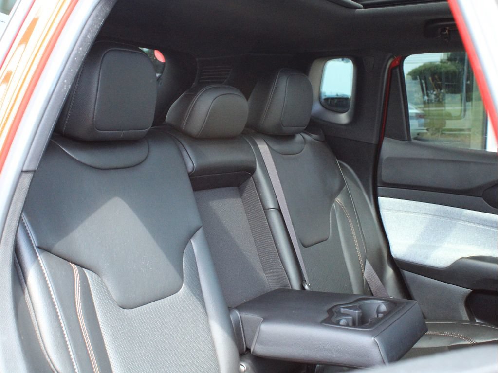Certified 2023 Jeep Compass Latitude w/ Sun and Sound Group AWD/4WD image 29