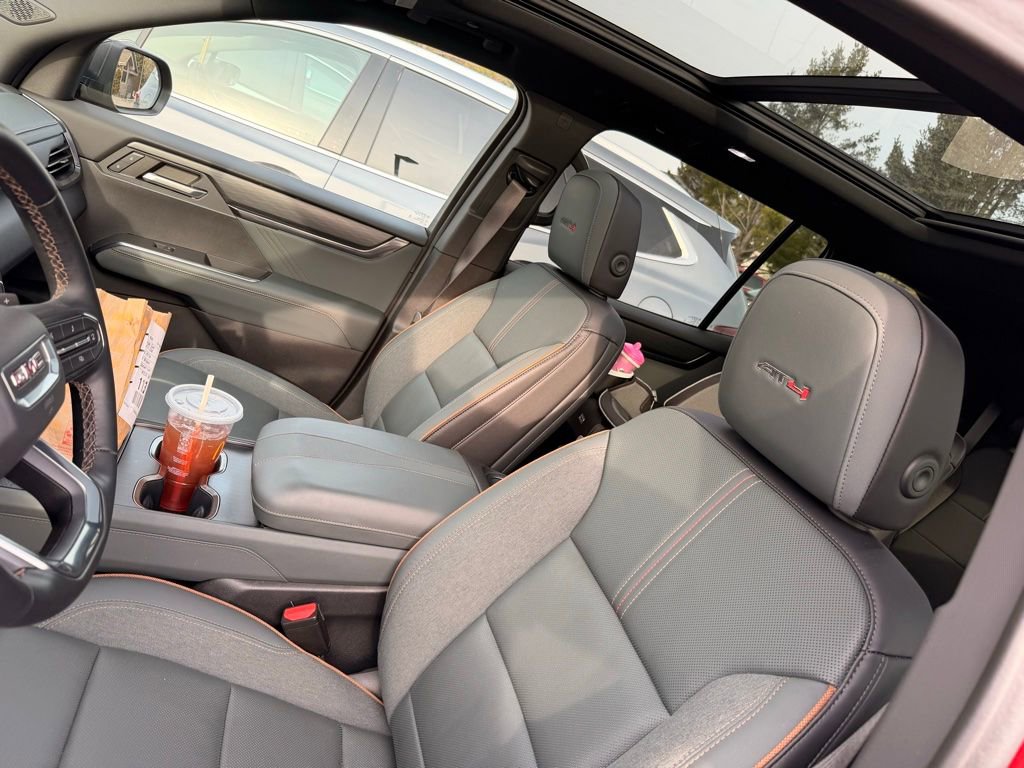 Used 2024 GMC Acadia AT4 w/ Luxury Package image 5