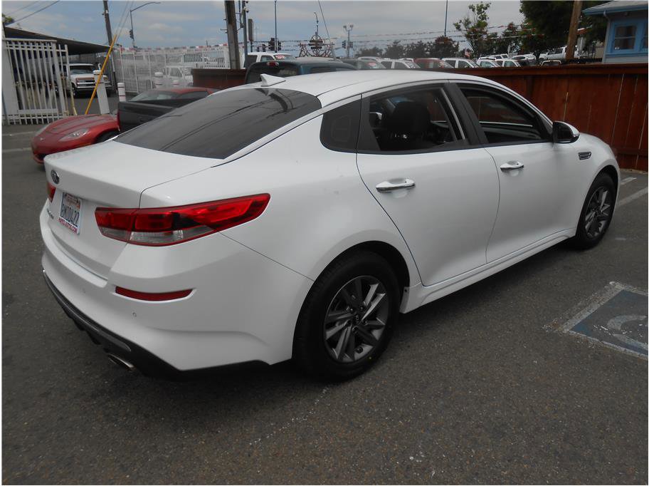 Used 2020 Kia Optima LX image 4