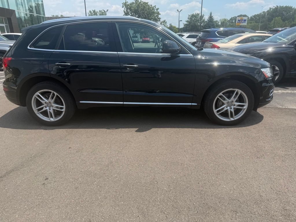 Used 2017 Audi Q5 2.0T Premium Plus w/ Technology Package AWD/4WD image 3