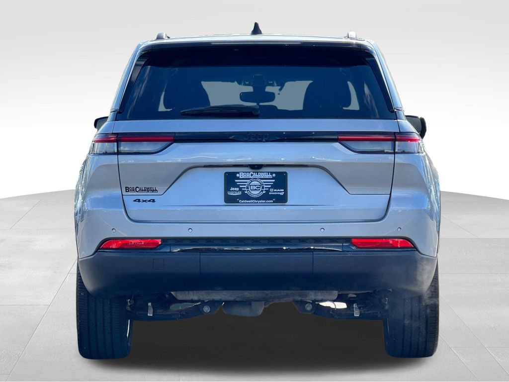 Used 2024 Jeep Grand Cherokee Altitude AWD/4WD image 6