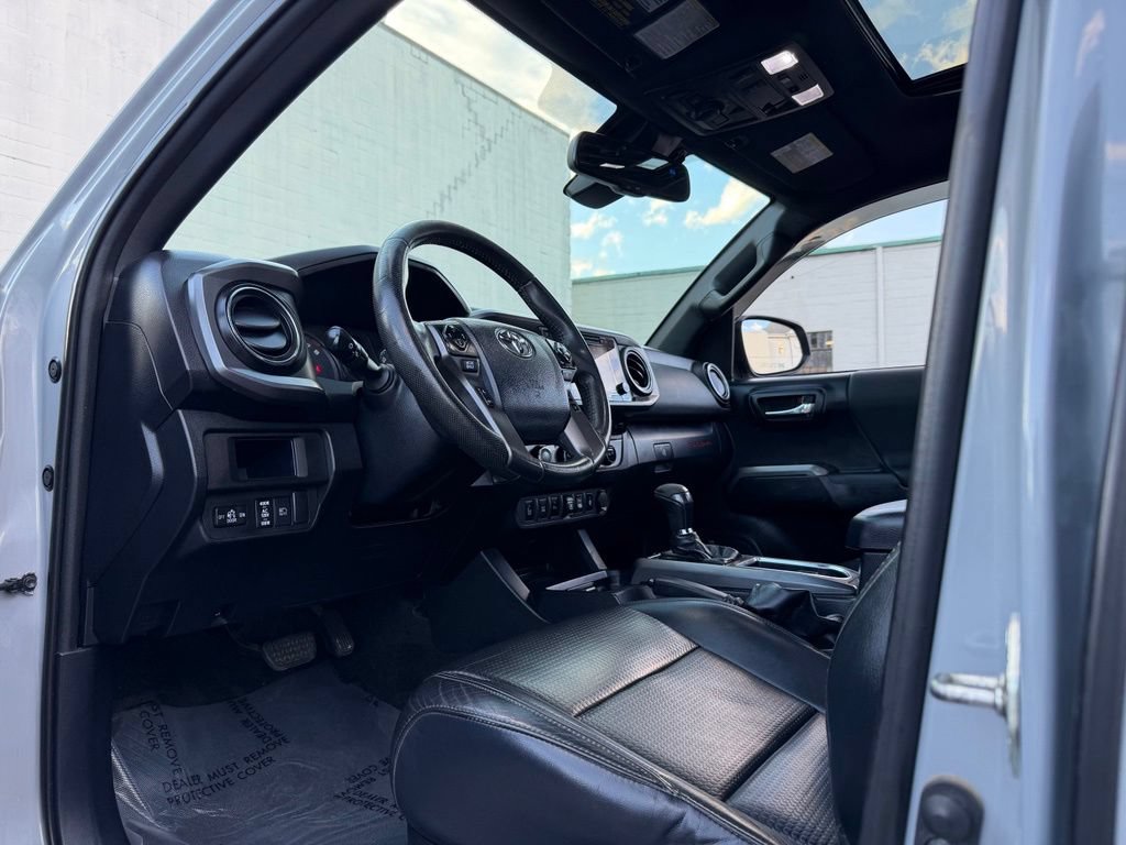 Used 2018 Toyota Tacoma TRD Off-Road AWD/4WD image 16