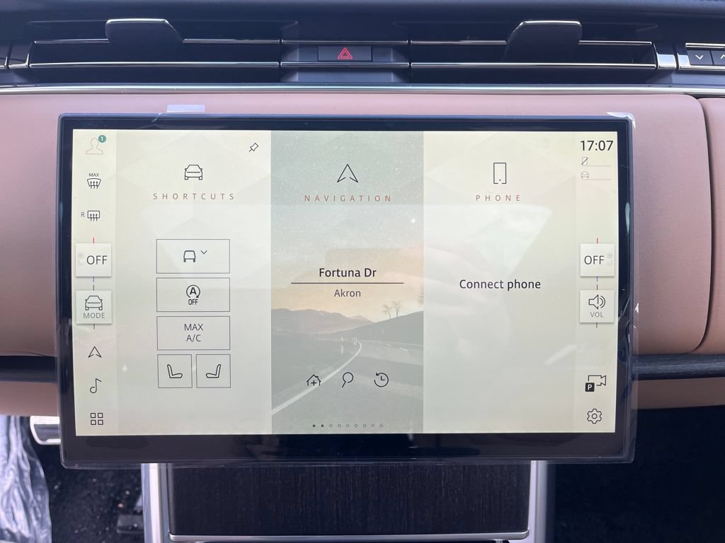 New 2026 Land Rover Range Rover Long Wheelbase SE AWD/4WD image 17