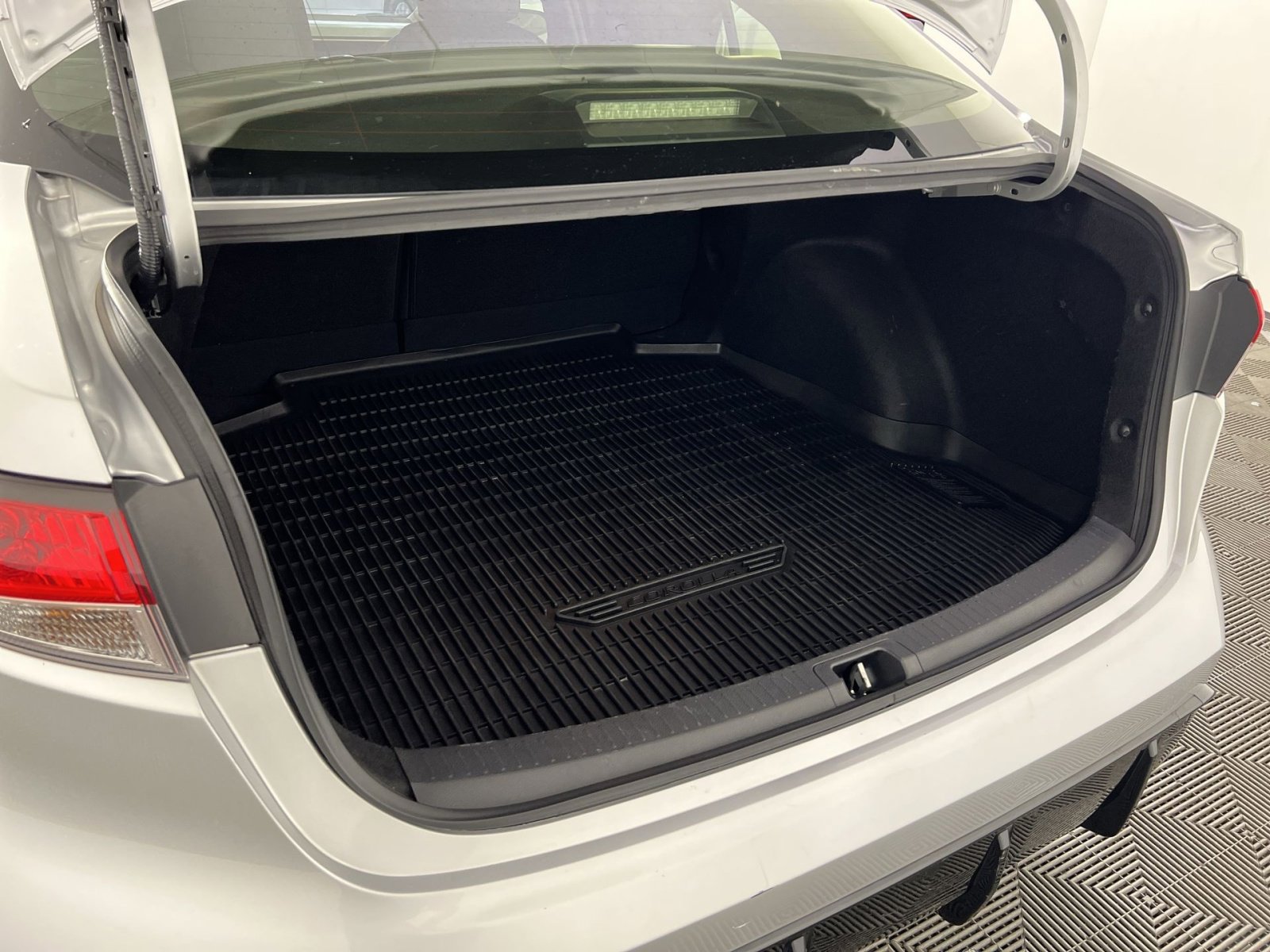 Used 2024 Toyota Corolla SE image 26