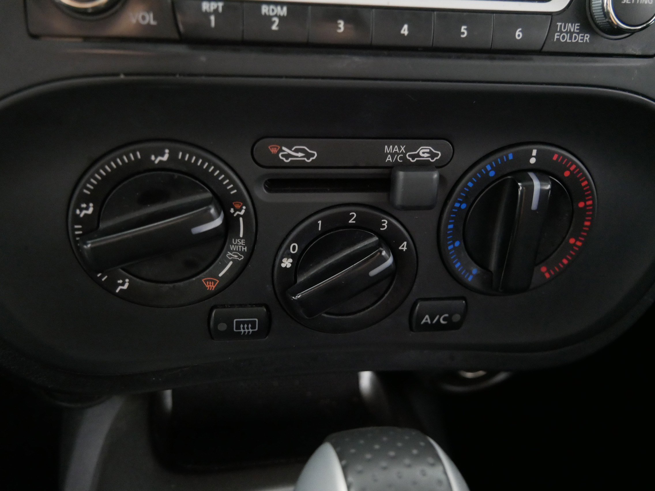 Used 2015 Nissan Juke S image 23