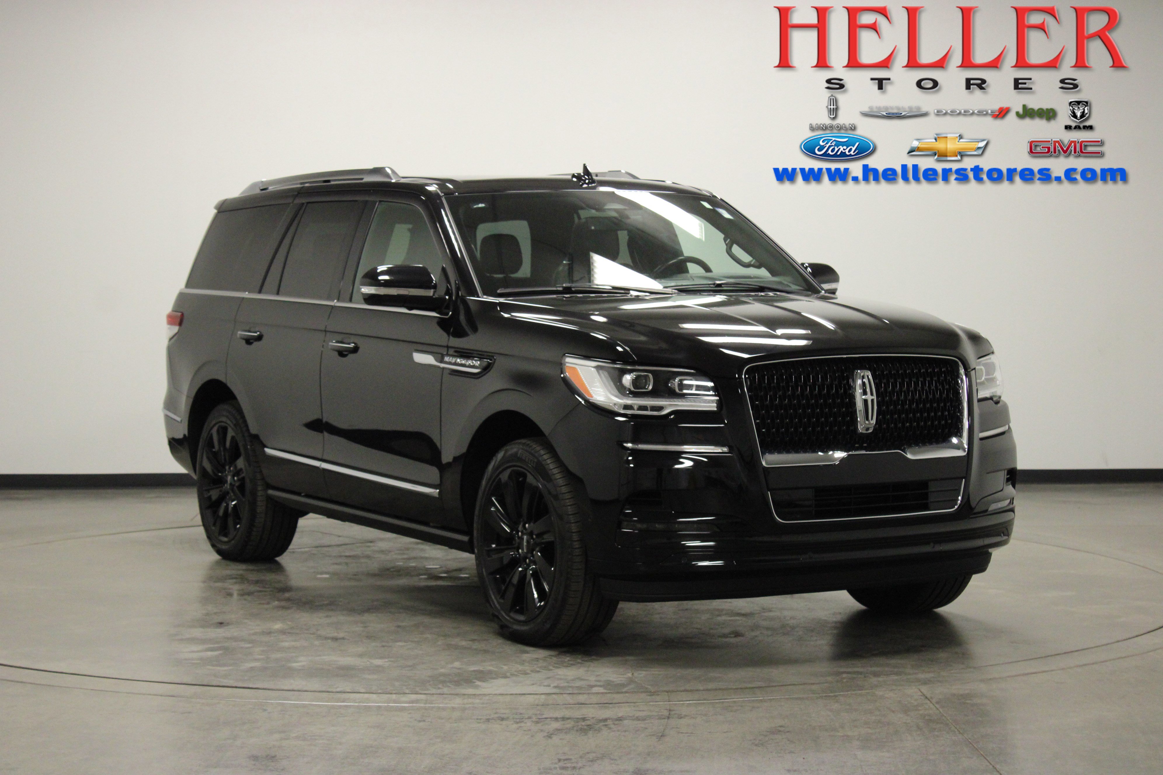Used 2024 Lincoln Navigator Reserve image 1
