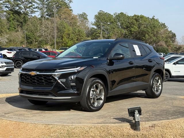 Used 2025 Chevrolet Trax LT FWD image 3