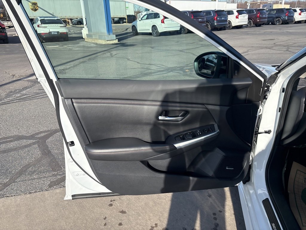 Used 2021 Nissan Sentra SR w/ SR Premium Package image 17