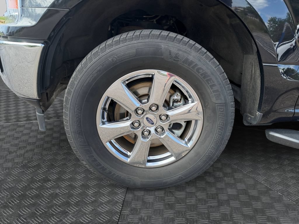 Used 2019 Ford F150 XLT w/ Equipment Group 302A Luxury AWD/4WD image 16