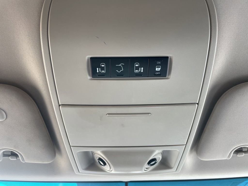 Used 2016 Chrysler Town & Country Touring w/ Driver Convenience Group image 17