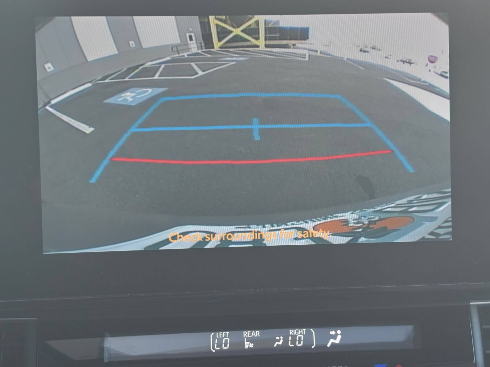 Used 2025 Toyota Sienna XLE FWD image 24