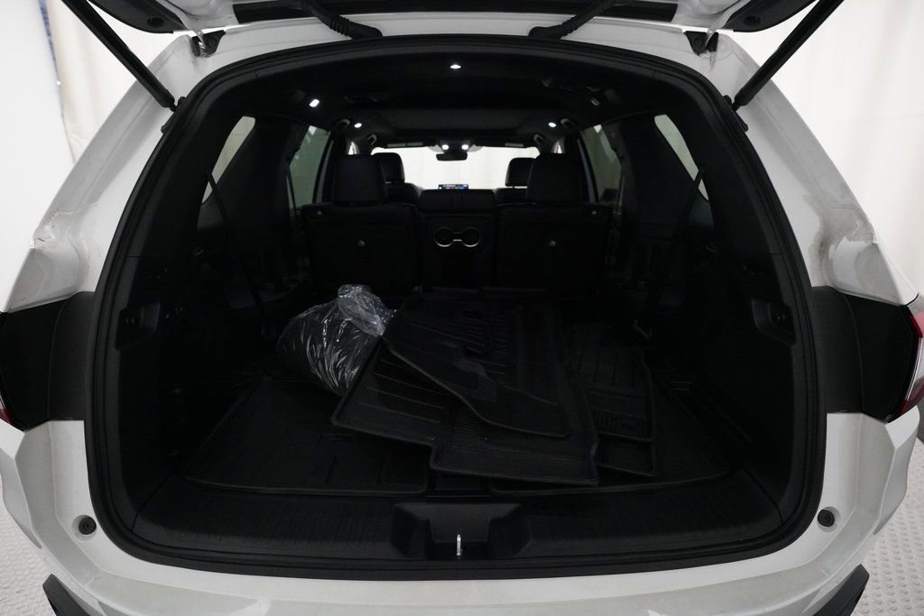 Certified 2025 Honda Pilot Black Edition image 10