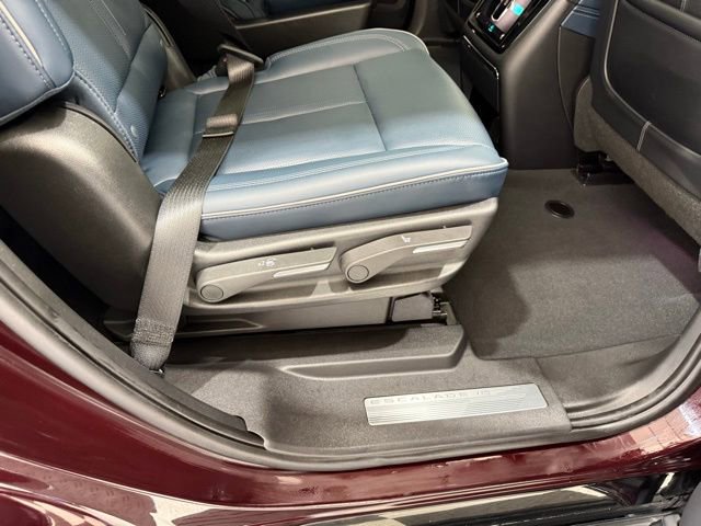 Used 2025 Cadillac Escalade IQ Luxury 2 w/ LPO, Premium Carpet Package image 27