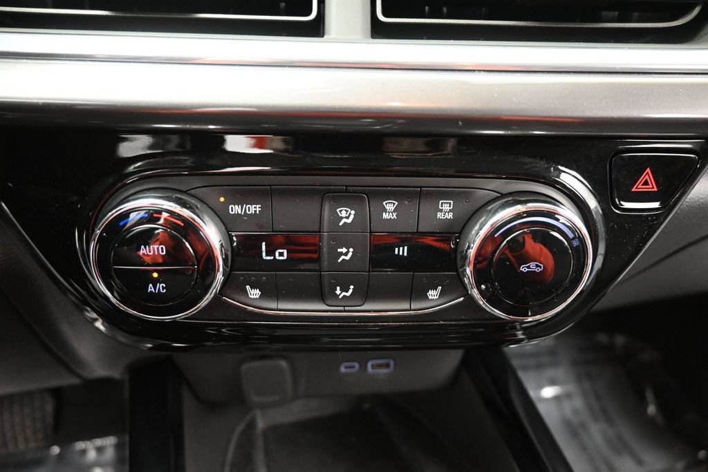 Used 2024 Chevrolet Trax ACTIV w/ Sunroof Package FWD image 30