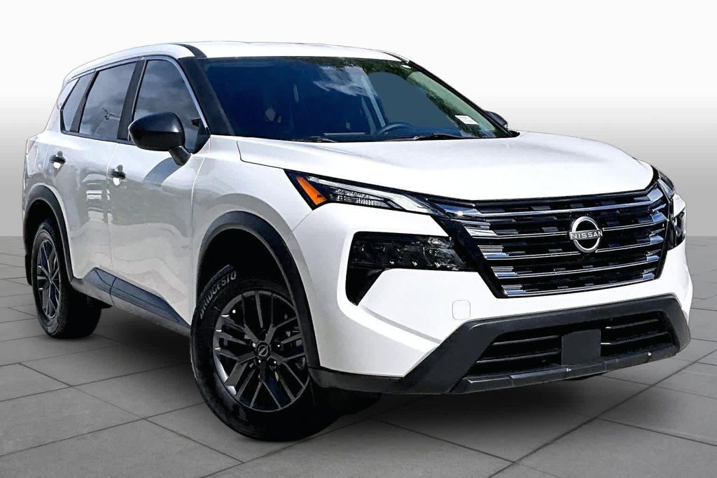 Used 2024 Nissan Rogue S FWD image 2