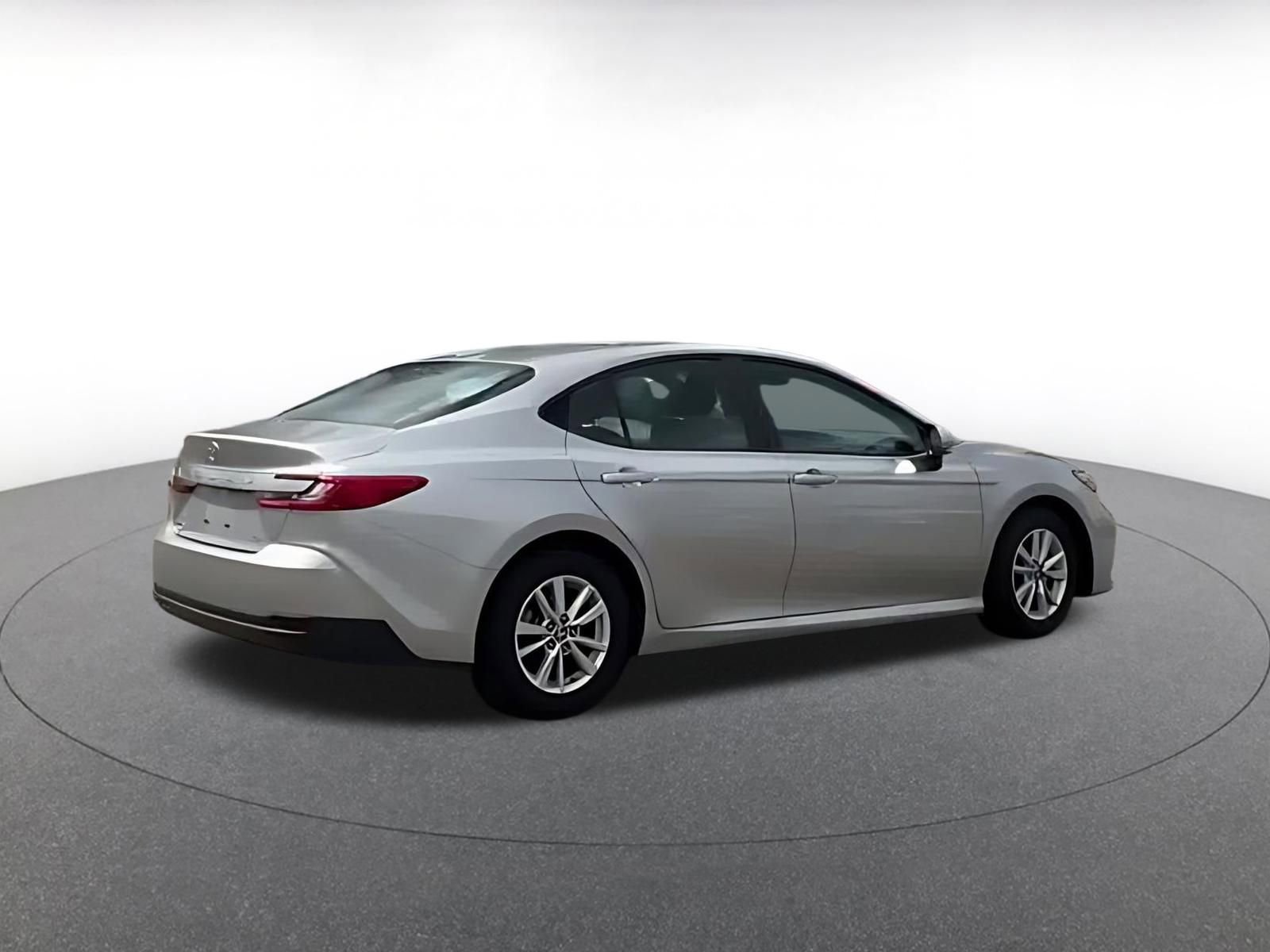 Used 2025 Toyota Camry LE image 9