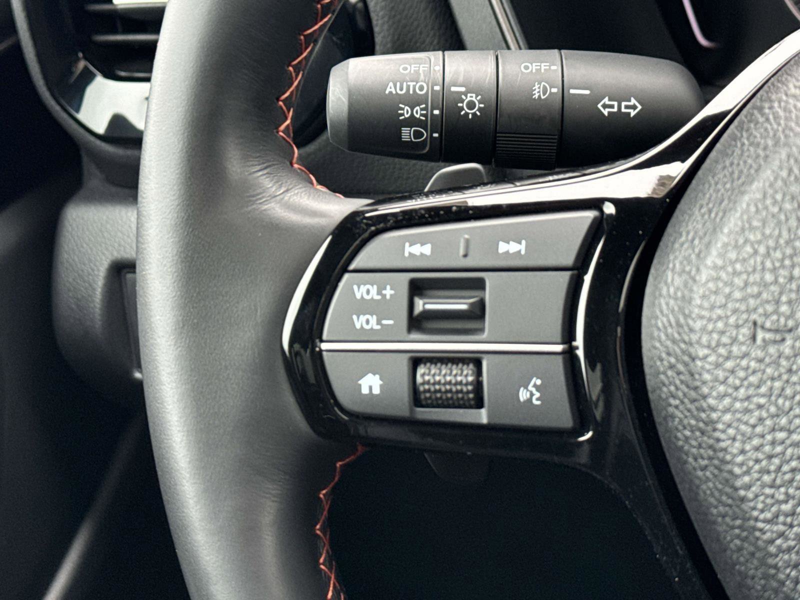 Used 2025 Honda Pilot TrailSport image 10