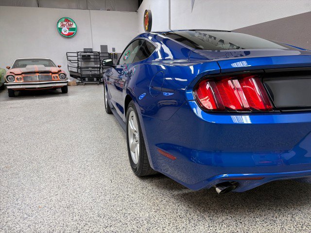 Used 2017 Ford Mustang Coupe image 9