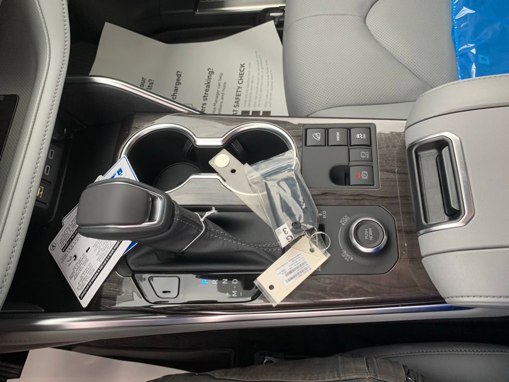 New 2026 Toyota Highlander Platinum AWD/4WD image 24