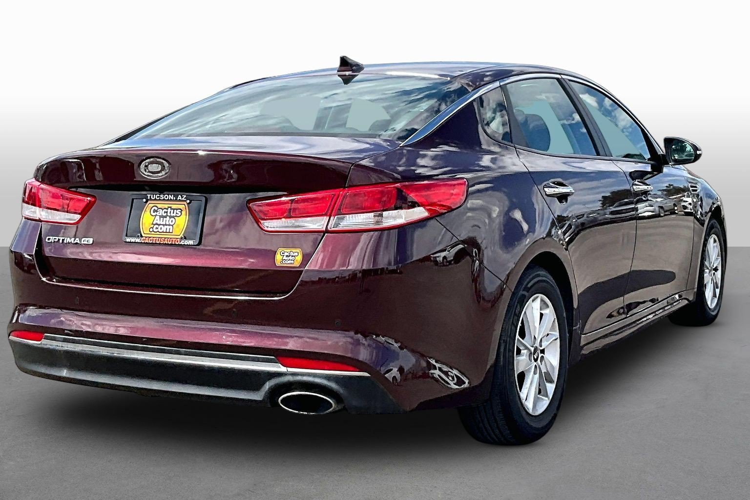 Used 2018 Kia Optima LX FWD image 2