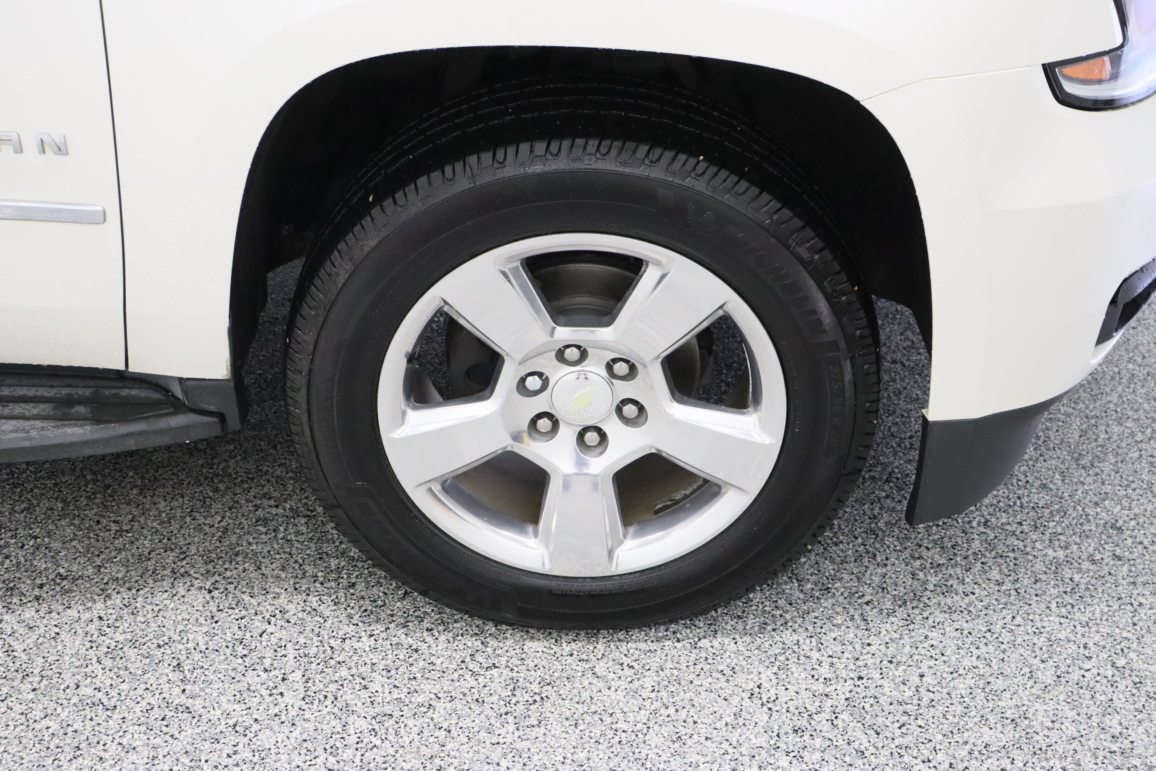 Used 2015 Chevrolet Suburban LT RWD image 5