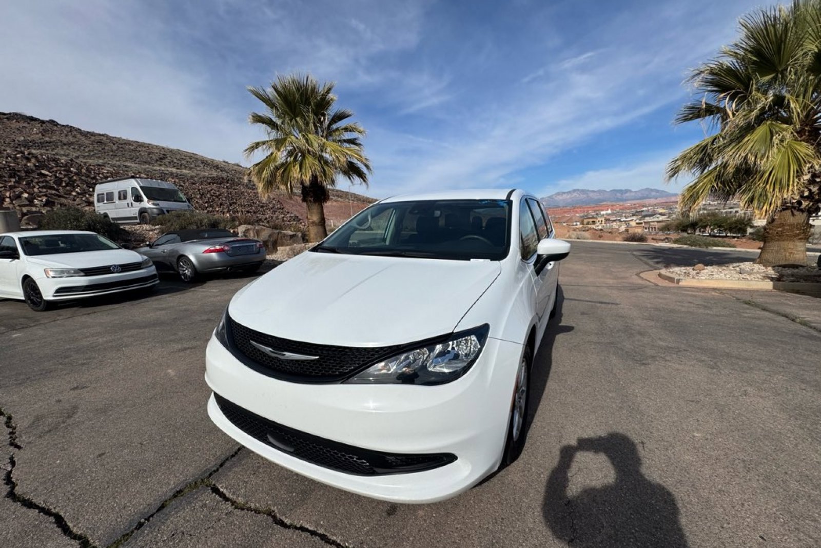 Used 2023 Chrysler Voyager LX image 1