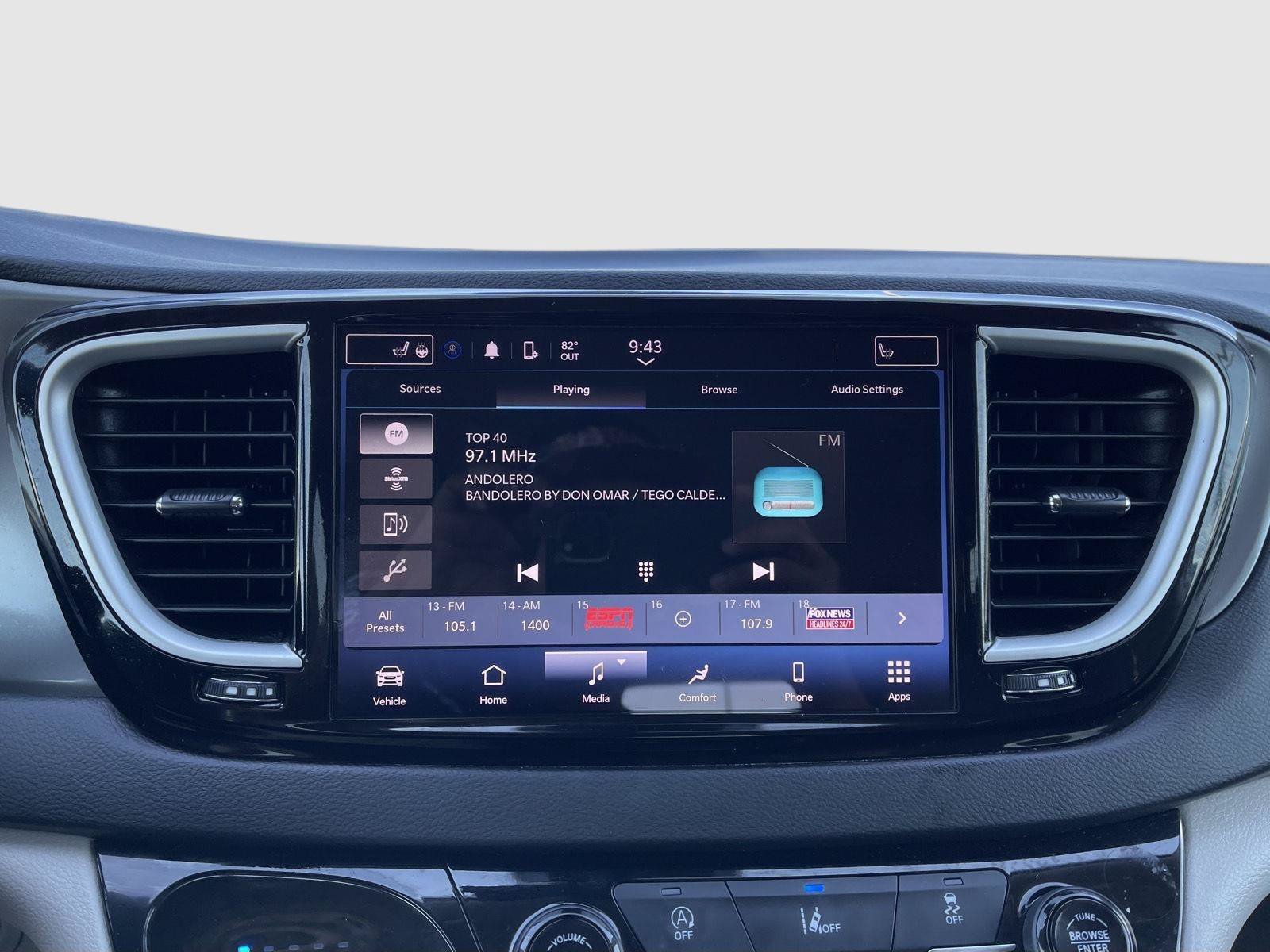 Used 2022 Chrysler Pacifica Touring-L FWD image 9