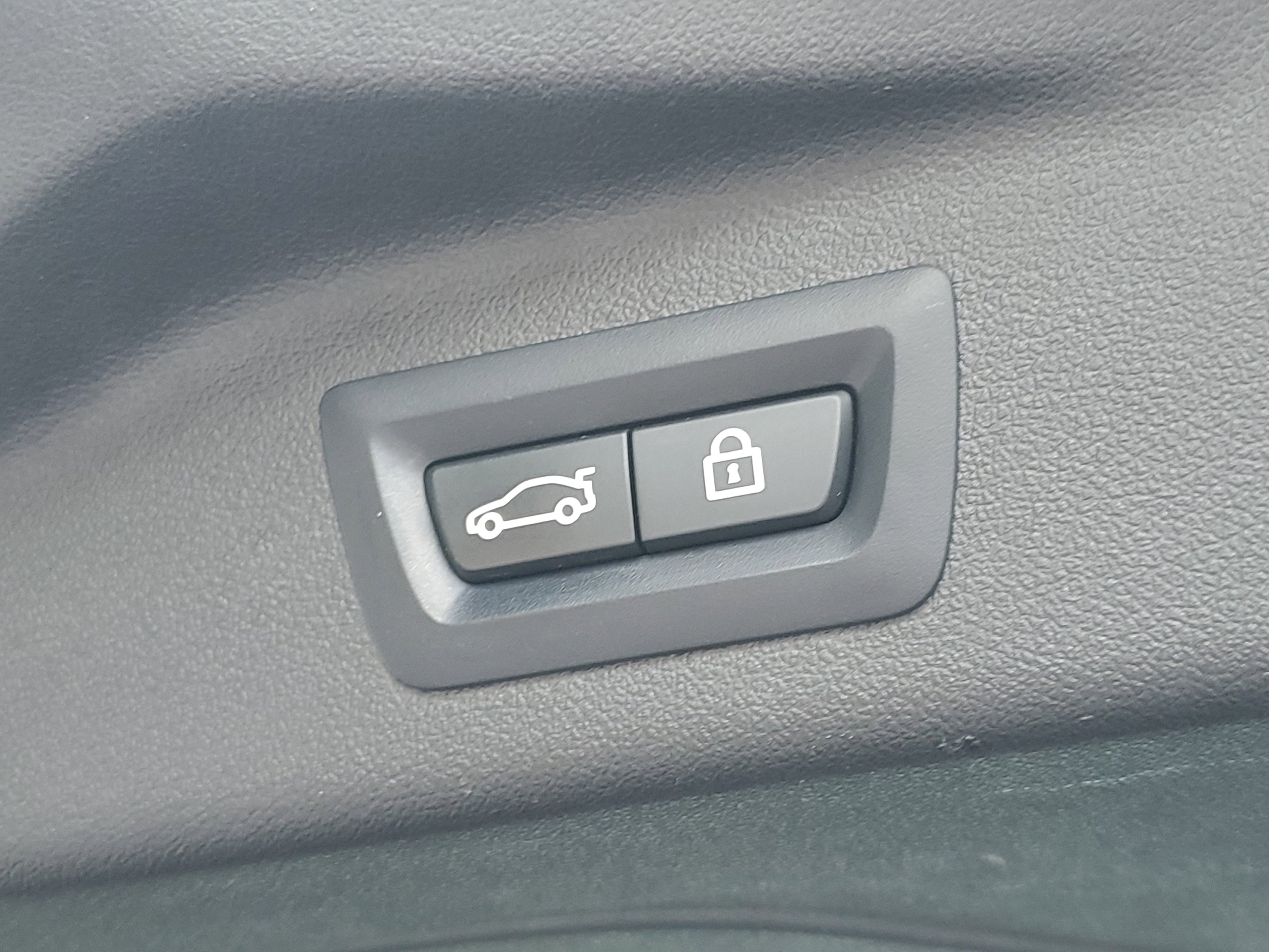 Used 2022 BMW X7 M50i image 28