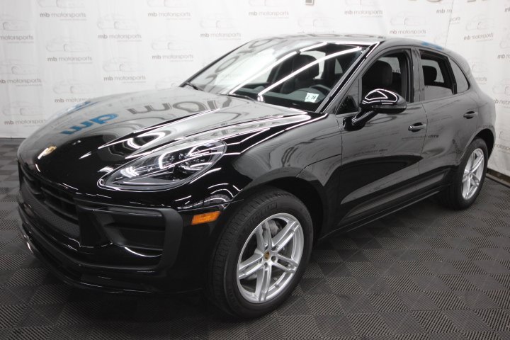 Used 2023 Porsche Macan image 10