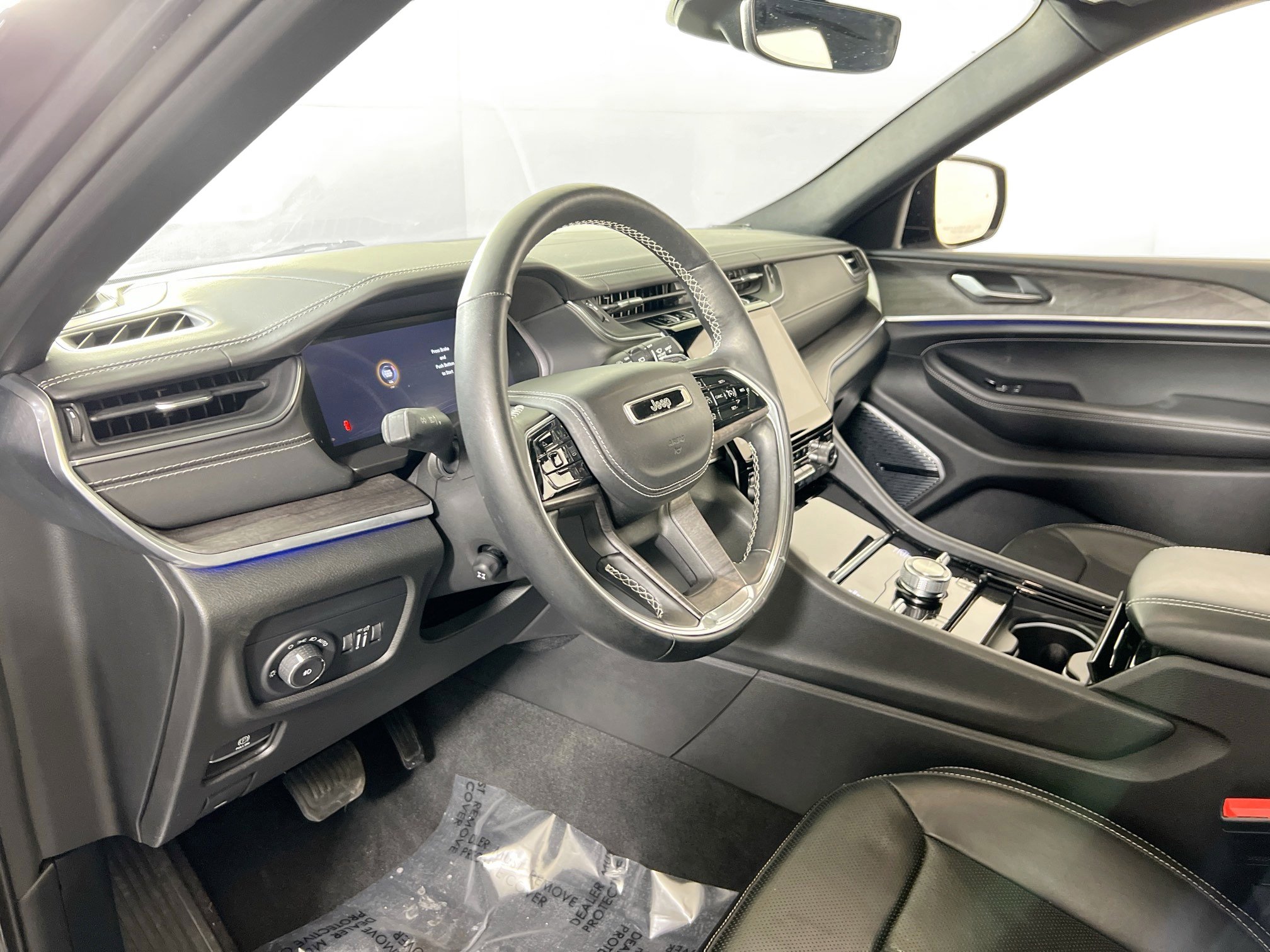 Used 2022 Jeep Grand Cherokee Overland AWD/4WD image 9