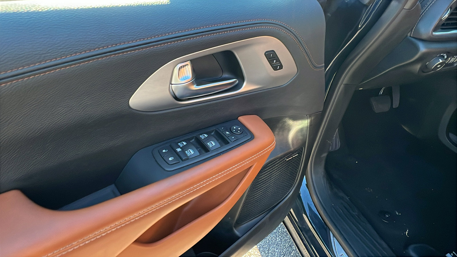 Certified 2024 Chrysler Pacifica Pinnacle image 16