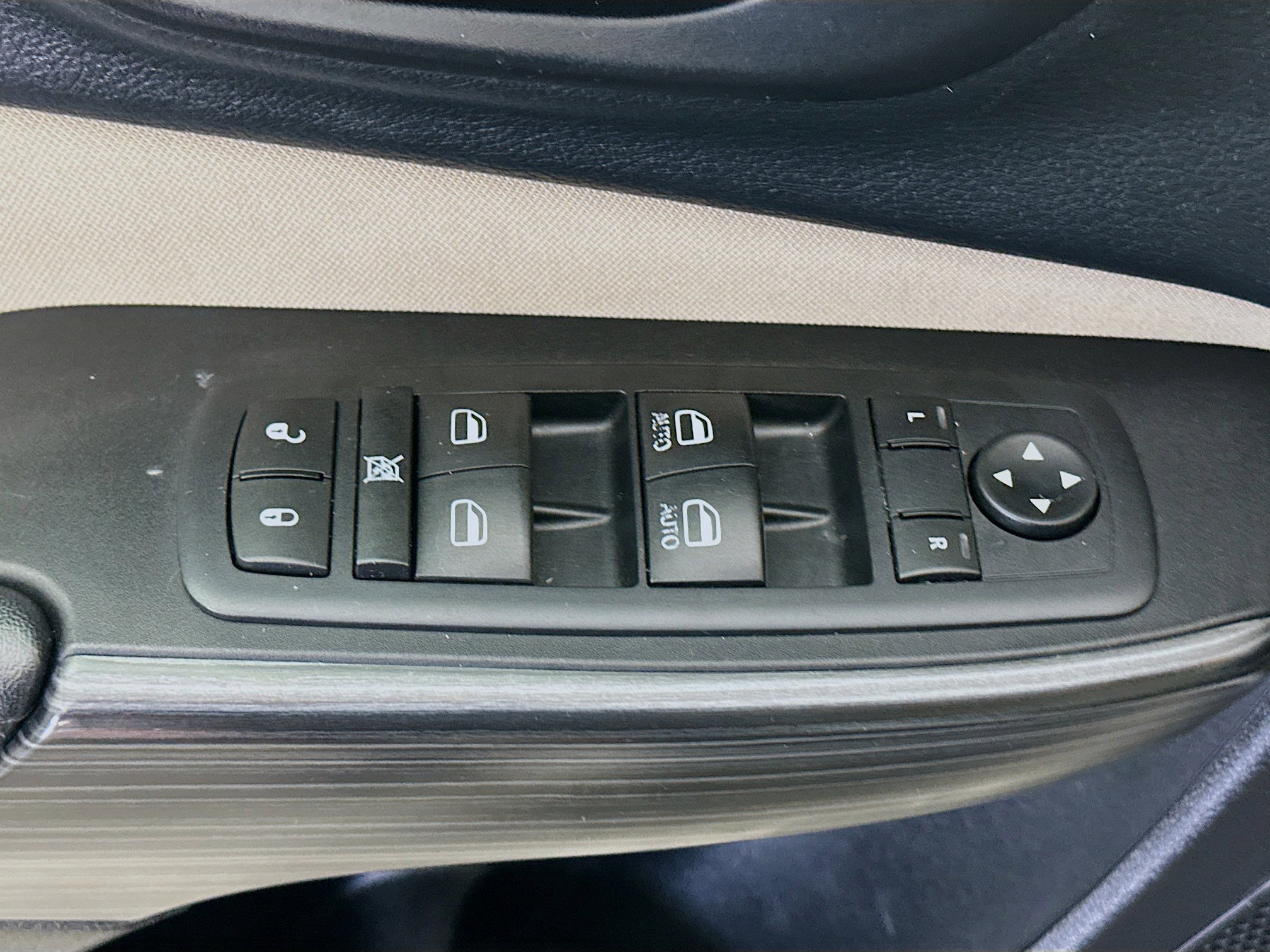 Used 2016 Jeep Cherokee Latitude w/ Comfort/Convenience Group FWD image 15