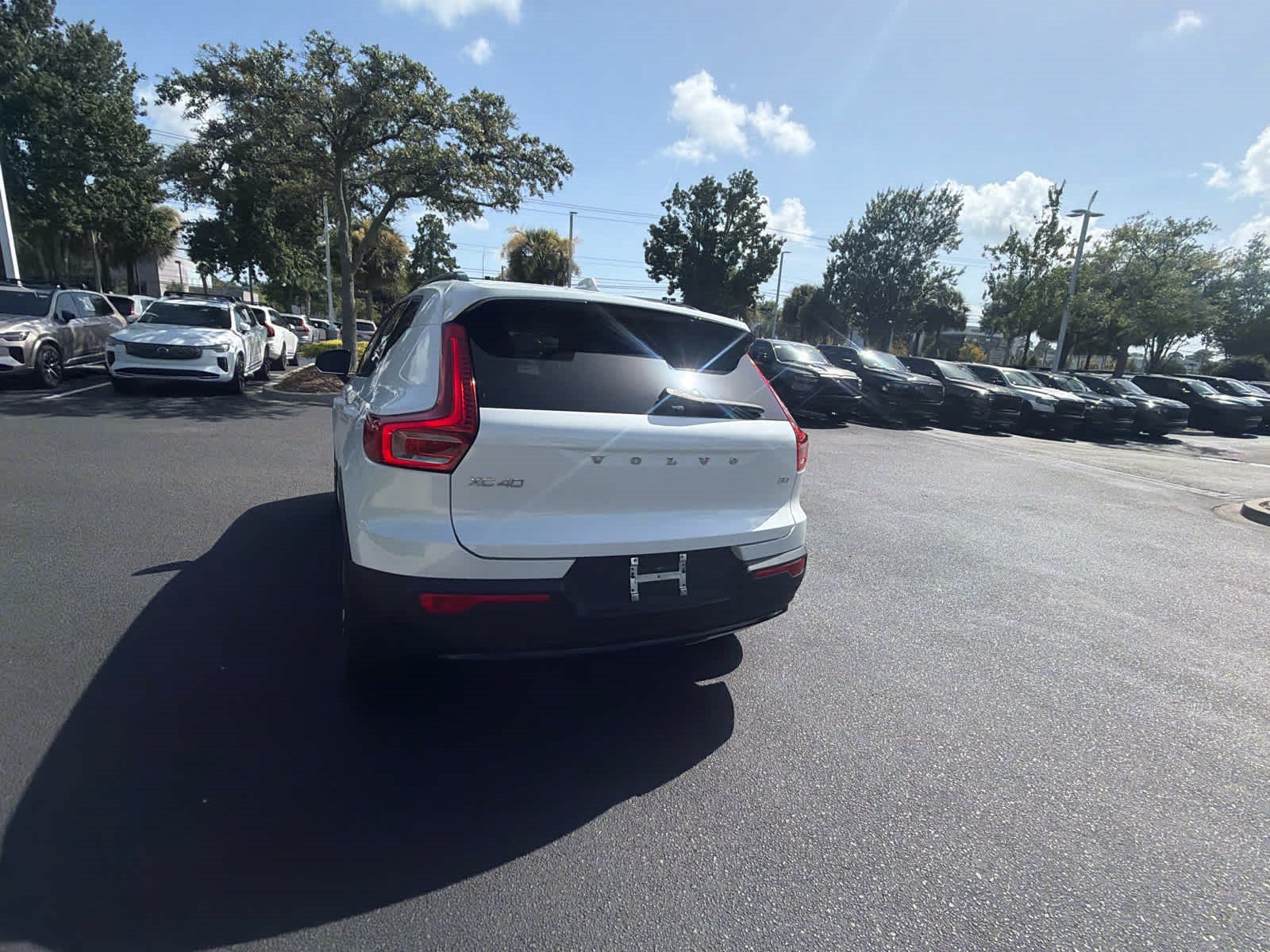 Certified 2023 Volvo XC40 B4 Plus w/ Protection Package Premier FWD image 17