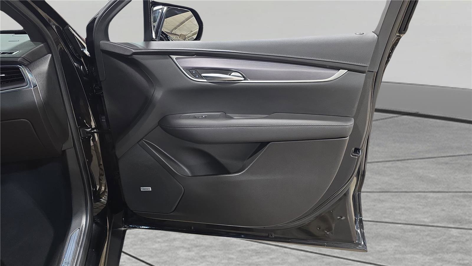 Used 2025 Cadillac XT5 Luxury w/ LPO, Floor Liner Package image 15