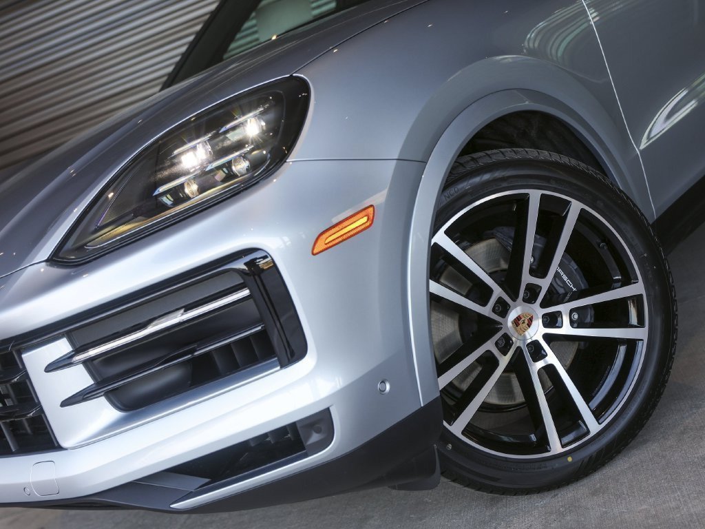 Certified 2026 Porsche Cayenne AWD/4WD image 12