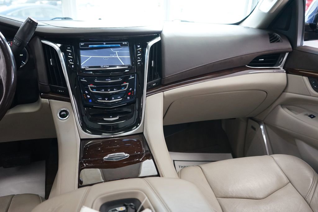 Used 2017 Cadillac Escalade ESV Luxury image 16