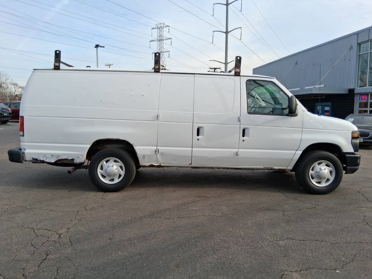Used 2014 Ford E-250 and Econoline 250 Extended w/ Crew Van Package image 5