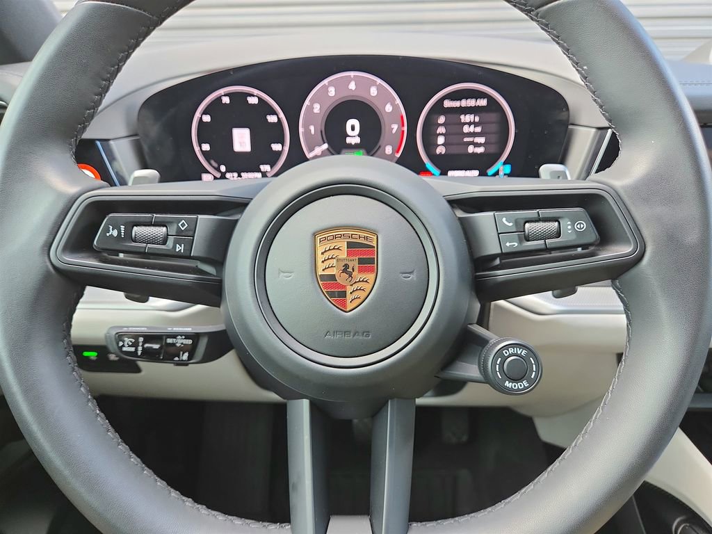 Certified 2025 Porsche Cayenne E-Hybrid Coupe image 9