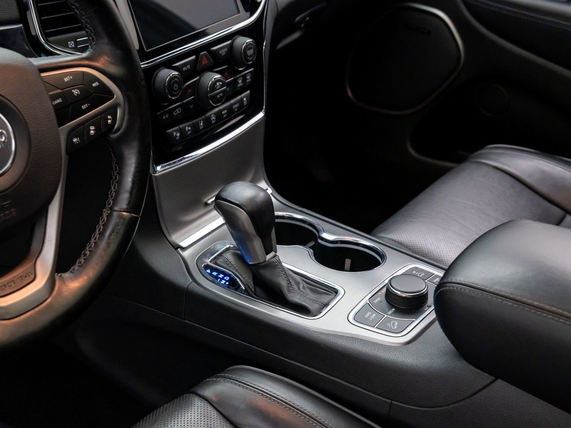 Used 2020 Jeep Grand Cherokee Overland image 13